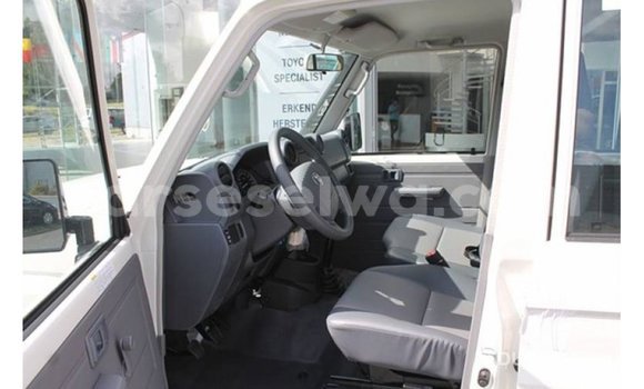 Buy Import Toyota Land Cruiser White Car in Import - Dubai in East Mahé Buy Import Toyota Land Cruiser White Car in Import - Dubai in East Mahé