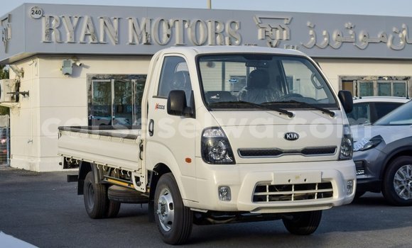 Acheter Import Voiture Kia Carens Blanc à Import - Dubai, East Mahé Acheter Import Voiture Kia Carens Blanc à Import - Dubai, East Mahé