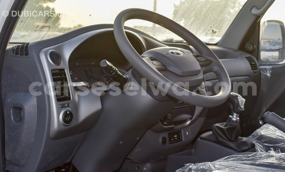 Acheter Import Voiture Kia Carens Blanc à Import - Dubai, East Mahé Acheter Import Voiture Kia Carens Blanc à Import - Dubai, East Mahé