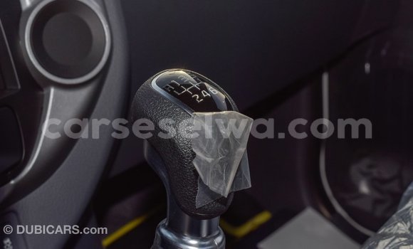 Acheter Import Voiture Kia Carens Blanc à Import - Dubai, East Mahé Acheter Import Voiture Kia Carens Blanc à Import - Dubai, East Mahé