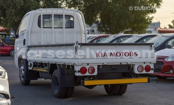 Acheter Import Voiture Kia Carens Blanc à Import - Dubai, East Mahé Acheter Import Voiture Kia Carens Blanc à Import - Dubai, East Mahé