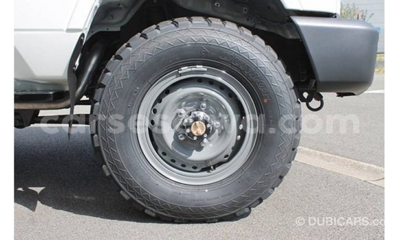 Buy Import Toyota Land Cruiser White Car in Import - Dubai in East Mahé Buy Import Toyota Land Cruiser White Car in Import - Dubai in East Mahé