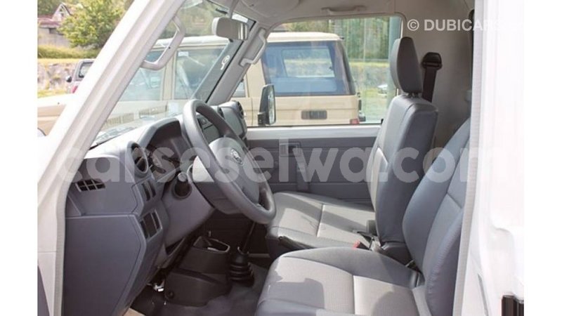 Big with watermark toyota land cruiser east mahe import dubai 6325
