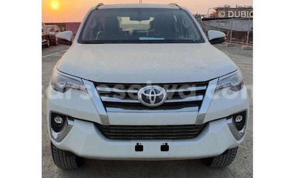 Acheter Import Voiture Toyota Fortuner Blanc à Import - Dubai, East Mahé Acheter Import Voiture Toyota Fortuner Blanc à Import - Dubai, East Mahé