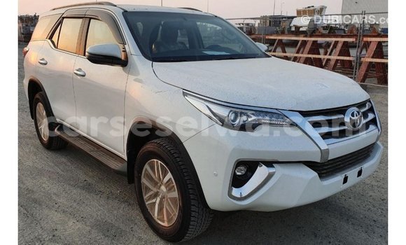 Acheter Import Voiture Toyota Fortuner Blanc à Import - Dubai, East Mahé Acheter Import Voiture Toyota Fortuner Blanc à Import - Dubai, East Mahé