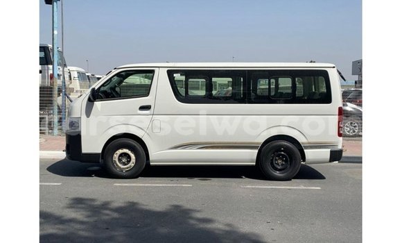 Acheter Import Voiture Toyota Hiace Blanc à Import - Dubai, East Mahé Acheter Import Voiture Toyota Hiace Blanc à Import - Dubai, East Mahé