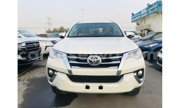 Acheter Import Voiture Toyota Fortuner Blanc à Import - Dubai, East Mahé Acheter Import Voiture Toyota Fortuner Blanc à Import - Dubai, East Mahé