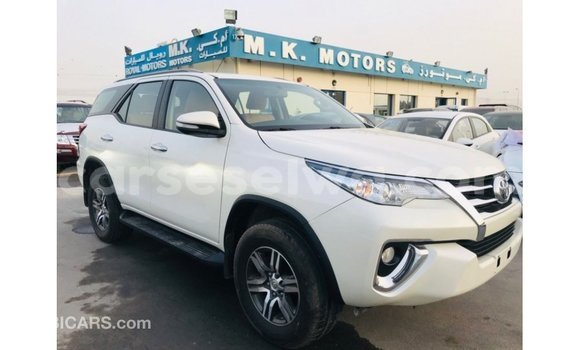 Acheter Import Voiture Toyota Fortuner Blanc à Import - Dubai, East Mahé Acheter Import Voiture Toyota Fortuner Blanc à Import - Dubai, East Mahé