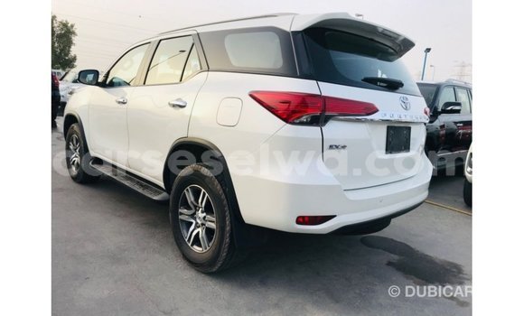 Acheter Import Voiture Toyota Fortuner Blanc à Import - Dubai, East Mahé Acheter Import Voiture Toyota Fortuner Blanc à Import - Dubai, East Mahé