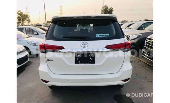 Acheter Import Voiture Toyota Fortuner Blanc à Import - Dubai, East Mahé Acheter Import Voiture Toyota Fortuner Blanc à Import - Dubai, East Mahé