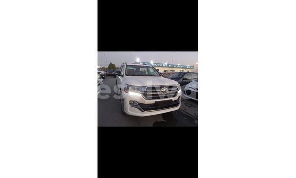 Acheter Import Voiture Toyota Land Cruiser Blanc à Import - Dubai, East Mahé Acheter Import Voiture Toyota Land Cruiser Blanc à Import - Dubai, East Mahé