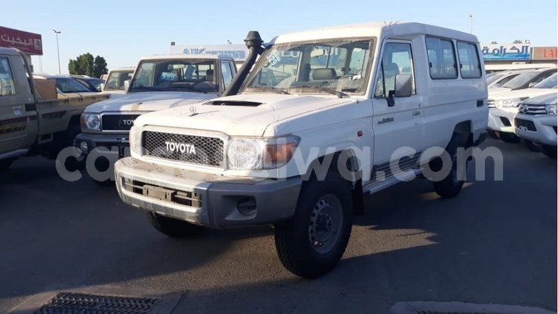 Big with watermark toyota land cruiser east mahe import dubai 6342