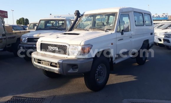 Acheter Import Voiture Toyota Land Cruiser Blanc à Import - Dubai, East Mahé Acheter Import Voiture Toyota Land Cruiser Blanc à Import - Dubai, East Mahé