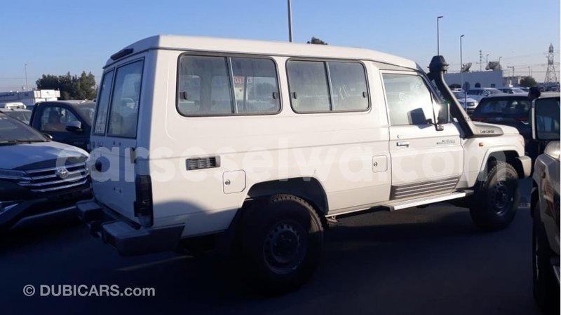 Big with watermark toyota land cruiser east mahe import dubai 6342