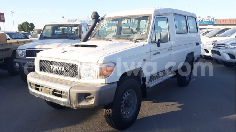 Big with watermark toyota land cruiser east mahe import dubai 6342