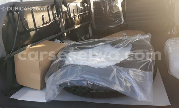 Acheter Import Voiture Toyota Land Cruiser Blanc à Import - Dubai, East Mahé Acheter Import Voiture Toyota Land Cruiser Blanc à Import - Dubai, East Mahé