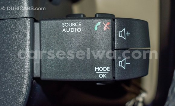 Acheter Import Voiture Renault Duster Blanc à Import - Dubai, East Mahé Acheter Import Voiture Renault Duster Blanc à Import - Dubai, East Mahé