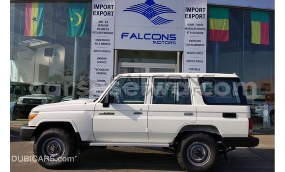 Acheter Import Voiture Toyota Land Cruiser Blanc à Import - Dubai, East Mahé Acheter Import Voiture Toyota Land Cruiser Blanc à Import - Dubai, East Mahé