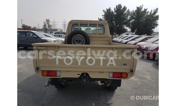 Acheter Import Voiture Toyota Land Cruiser Beige à Import - Dubai, East Mahé Acheter Import Voiture Toyota Land Cruiser Beige à Import - Dubai, East Mahé
