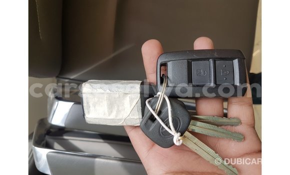 Acheter Import Voiture Toyota Land Cruiser Beige à Import - Dubai, East Mahé Acheter Import Voiture Toyota Land Cruiser Beige à Import - Dubai, East Mahé