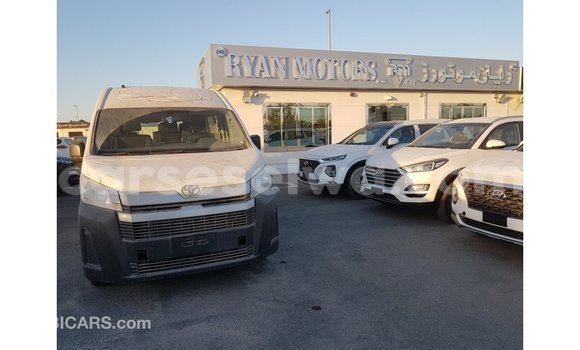 Acheter Import Voiture Toyota Hiace Blanc à Import - Dubai, East Mahé Acheter Import Voiture Toyota Hiace Blanc à Import - Dubai, East Mahé