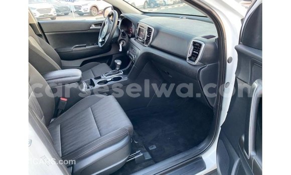 Acheter Import Voiture Kia Sportage Blanc à Import - Dubai, East Mahé Acheter Import Voiture Kia Sportage Blanc à Import - Dubai, East Mahé