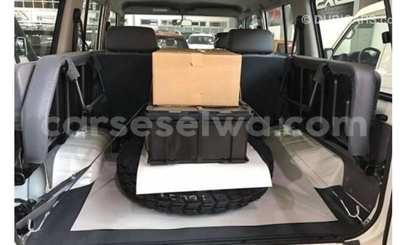 Buy Import Toyota Land Cruiser White Car in Import - Dubai in East Mahé Buy Import Toyota Land Cruiser White Car in Import - Dubai in East Mahé