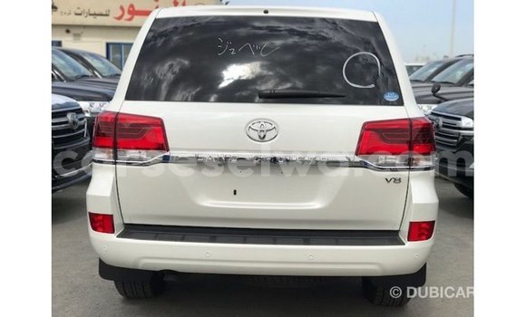 Acheter Import Voiture Toyota Land Cruiser Blanc à Import - Dubai, East Mahé Acheter Import Voiture Toyota Land Cruiser Blanc à Import - Dubai, East Mahé