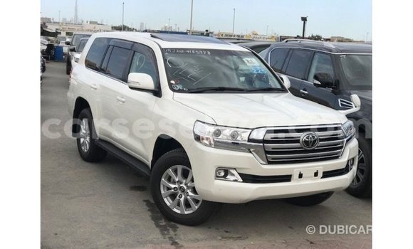 Acheter Import Voiture Toyota Land Cruiser Blanc à Import - Dubai, East Mahé Acheter Import Voiture Toyota Land Cruiser Blanc à Import - Dubai, East Mahé