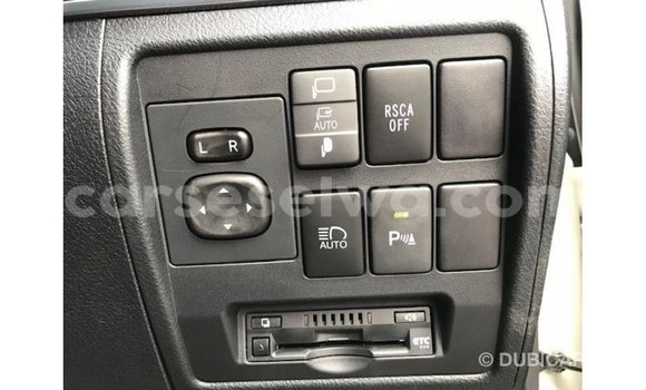 Acheter Import Voiture Toyota Land Cruiser Blanc à Import - Dubai, East Mahé Acheter Import Voiture Toyota Land Cruiser Blanc à Import - Dubai, East Mahé