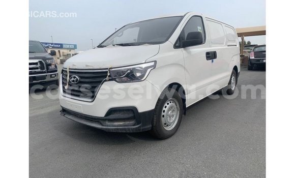 Buy Import Hyundai Cargo White Car in Import - Dubai in East Mahé Buy Import Hyundai Cargo White Car in Import - Dubai in East Mahé