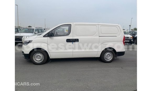 Buy Import Hyundai Cargo White Car in Import - Dubai in East Mahé Buy Import Hyundai Cargo White Car in Import - Dubai in East Mahé