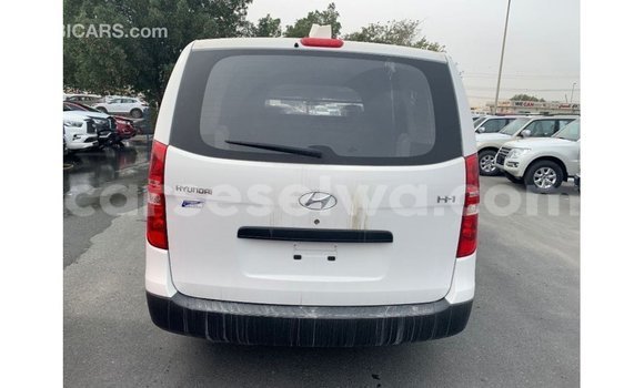 Buy Import Hyundai Cargo White Car in Import - Dubai in East Mahé Buy Import Hyundai Cargo White Car in Import - Dubai in East Mahé