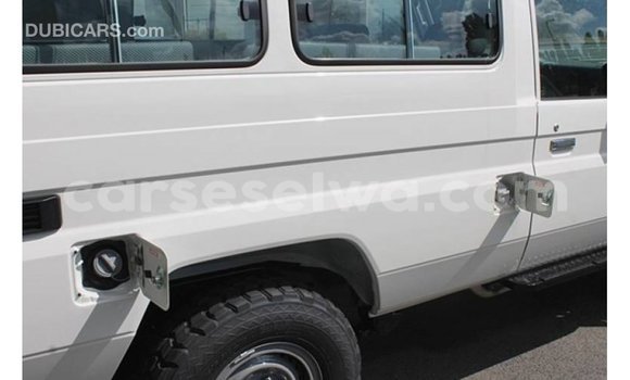 Buy Import Toyota Land Cruiser White Car in Import - Dubai in East Mahé Buy Import Toyota Land Cruiser White Car in Import - Dubai in East Mahé