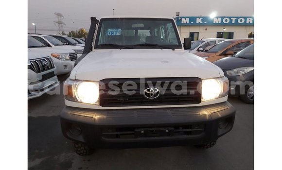 Acheter Import Voiture Toyota Land Cruiser Blanc à Import - Dubai, East Mahé Acheter Import Voiture Toyota Land Cruiser Blanc à Import - Dubai, East Mahé