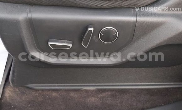 Acheter Import Voiture Ford V8 Noir à Import - Dubai, East Mahé Acheter Import Voiture Ford V8 Noir à Import - Dubai, East Mahé