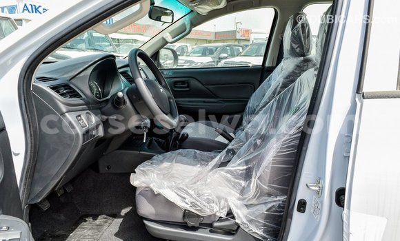 Acheter Import Voiture Mitsubishi L200 Blanc à Import - Dubai, East Mahé Acheter Import Voiture Mitsubishi L200 Blanc à Import - Dubai, East Mahé