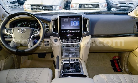 Acheter Import Voiture Toyota Land Cruiser Noir à Import - Dubai, East Mahé Acheter Import Voiture Toyota Land Cruiser Noir à Import - Dubai, East Mahé