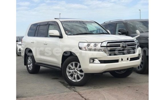 Buy Import Toyota Land Cruiser White Car in Import - Dubai in East Mahé Buy Import Toyota Land Cruiser White Car in Import - Dubai in East Mahé