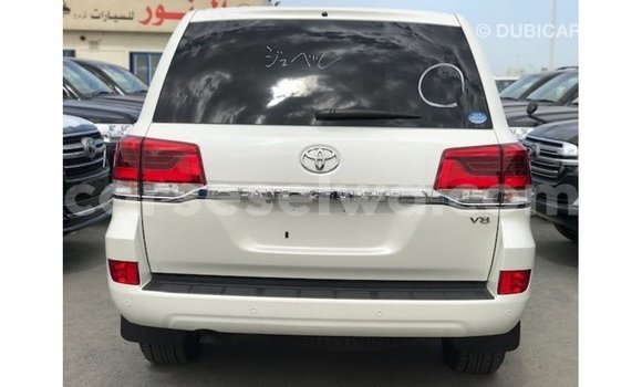 Buy Import Toyota Land Cruiser White Car in Import - Dubai in East Mahé Buy Import Toyota Land Cruiser White Car in Import - Dubai in East Mahé