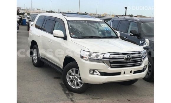 Buy Import Toyota Land Cruiser White Car in Import - Dubai in East Mahé Buy Import Toyota Land Cruiser White Car in Import - Dubai in East Mahé