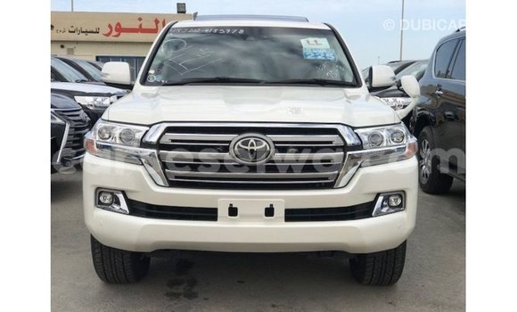 Buy Import Toyota Land Cruiser White Car in Import - Dubai in East Mahé Buy Import Toyota Land Cruiser White Car in Import - Dubai in East Mahé