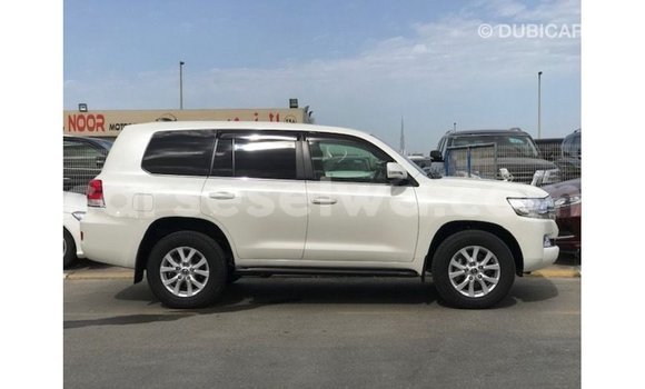 Buy Import Toyota Land Cruiser White Car in Import - Dubai in East Mahé Buy Import Toyota Land Cruiser White Car in Import - Dubai in East Mahé