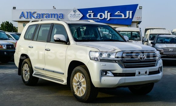 Buy Import Toyota Land Cruiser White Car in Import - Dubai in East Mahé Buy Import Toyota Land Cruiser White Car in Import - Dubai in East Mahé