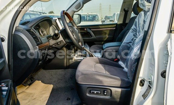 Buy Import Toyota Land Cruiser White Car in Import - Dubai in East Mahé Buy Import Toyota Land Cruiser White Car in Import - Dubai in East Mahé