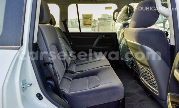 Buy Import Toyota Land Cruiser White Car in Import - Dubai in East Mahé Buy Import Toyota Land Cruiser White Car in Import - Dubai in East Mahé