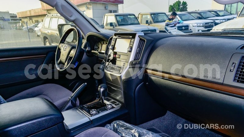 Big with watermark toyota land cruiser east mahe import dubai 6390