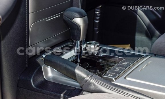 Acheter Import Voiture Toyota Land Cruiser Noir à Import - Dubai, East Mahé Acheter Import Voiture Toyota Land Cruiser Noir à Import - Dubai, East Mahé