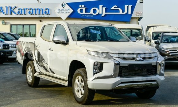 Acheter Import Voiture Mitsubishi L200 Blanc à Import - Dubai, East Mahé Acheter Import Voiture Mitsubishi L200 Blanc à Import - Dubai, East Mahé
