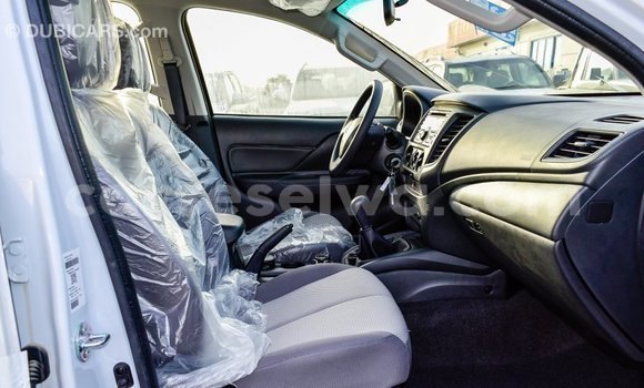 Acheter Import Voiture Mitsubishi L200 Blanc à Import - Dubai, East Mahé Acheter Import Voiture Mitsubishi L200 Blanc à Import - Dubai, East Mahé